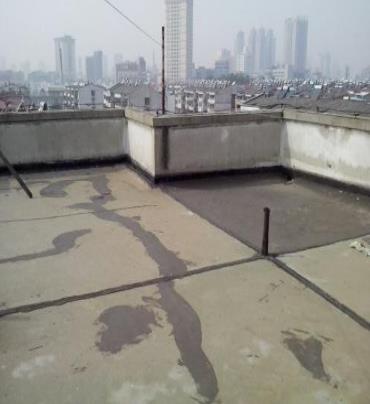 梅河口漏水维修 楼顶漏水是什么原因，楼顶漏水维修方法是什么?